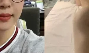 Chị gái Văn phòng tri thức và cậu trai trẻ có con cu to dài